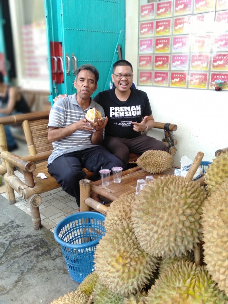 Menikmati Durian Lampung