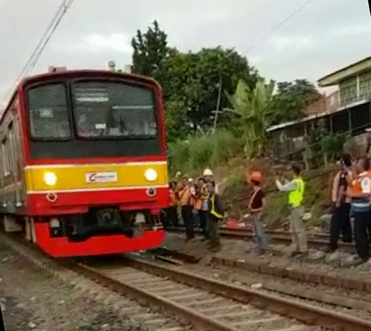 KRL Mulai Beroperasi Hingga Stasiun Bogor Menggunakan Satu Jalur Bergantian