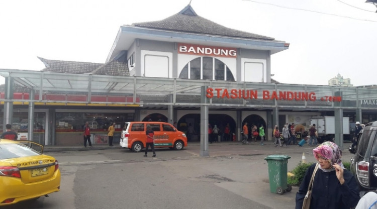 Keseruan Berada Di Stasiun Bandung